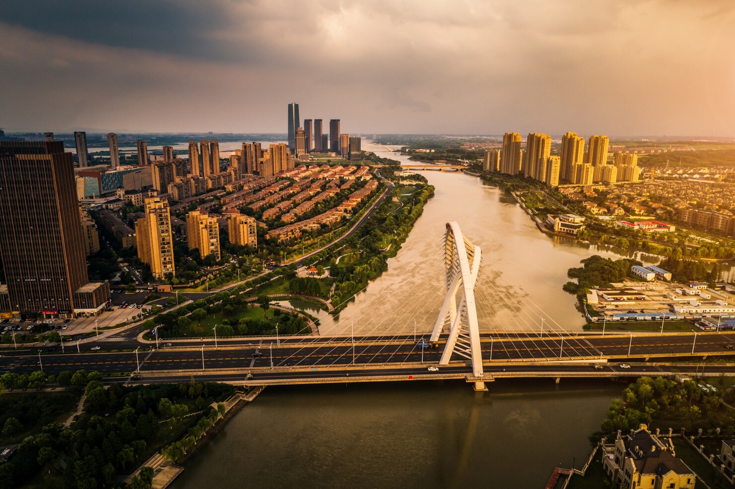 bridge-with-city_1127-4145