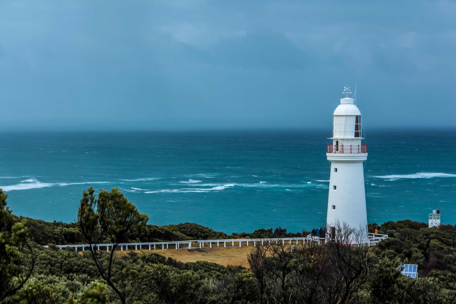 lighthouse-beacon-coast-ocean_181624-606