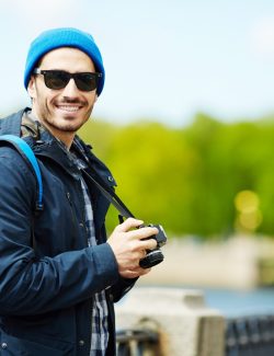 man-with-camera_1098-16382
